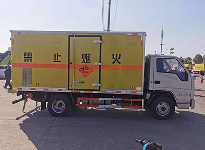 沙市爆破器材运输车工人安全操作规范与智能技术保障